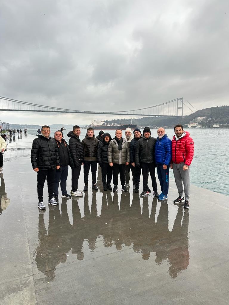 Yürüyoruz gündüz gece.