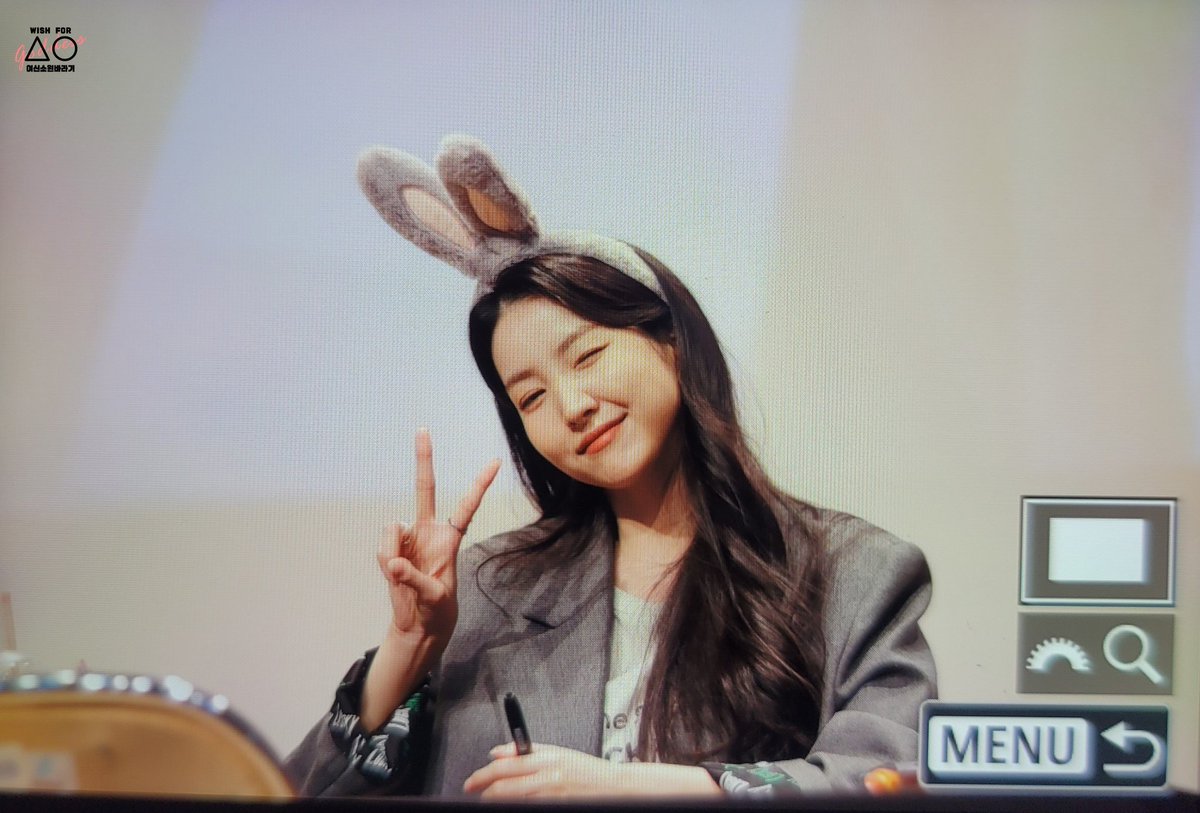 SB951207's tweet photo. 230129 사계 시즌그리팅 팬사 프리뷰(preview) (#소원) 
생존신고.
너무 오랜만이야 너무 행복했어 😇 🥘 꼭 먹을게
#소정 #김소정 #Sowon  #ソウォン
#김소원
#대삼미
@OUI_ent https://t.co/bs6DuOPCG1