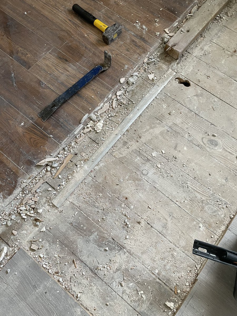 DamianEllis20's tweet photo. Tell me there used to be a door there, without telling me there, used to be a door there!! ๐คฆ๐ผโโ๏ธ #homeimprovement #studwall https://t.co/U8Zw9qqwP7