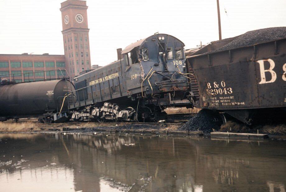 NoContextTrains's tweet photo. Suggested by @ismllflwrs https://t.co/TF6LfUTQoD