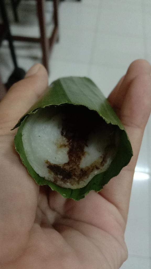 urvibes4's tweet photo. @FOODFESS2 Serabi gulung https://t.co/NDLymz8oHI