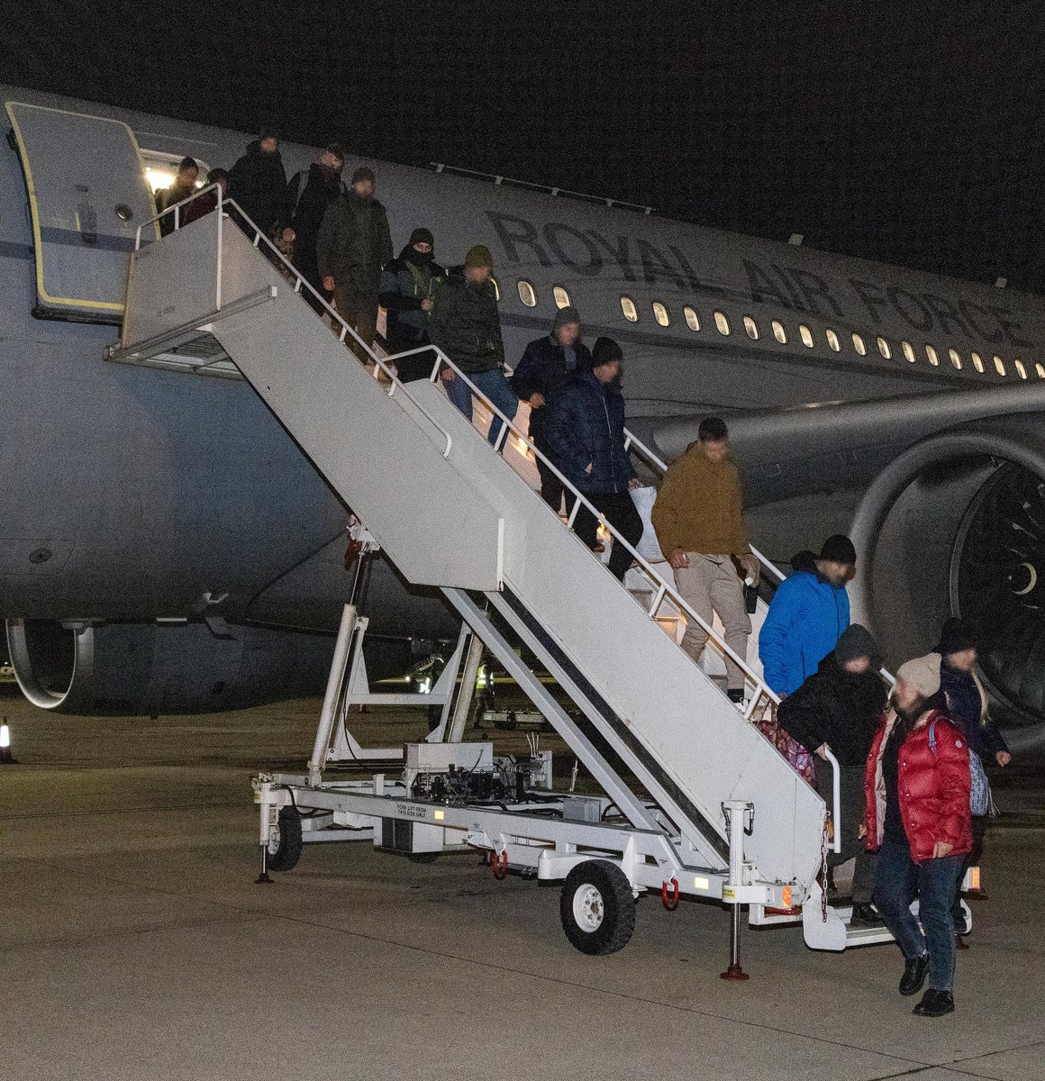 Ukrainian tank crews have arrived in the UK to begin training for their continued fight against Russia.

The UK will provide Challenger 2 tanks to Ukraine alongside global partner nations - demonstrating the strength of support for Ukraine, internationally.

#StandWithUkraine