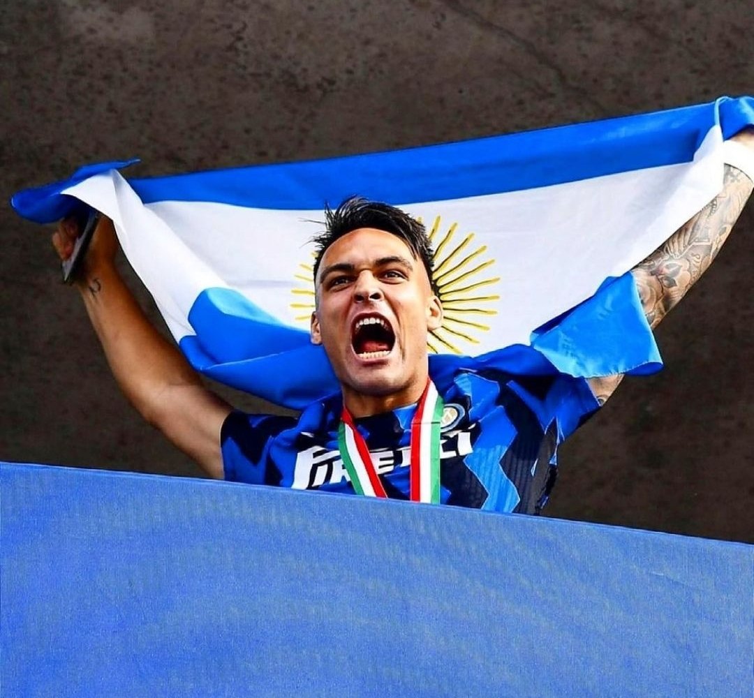 snajaths's tweet photo. Say what you want but I only know one man in this team who has genuinely shed tears for the club and brought us glory. https://t.co/K5nxawfP87