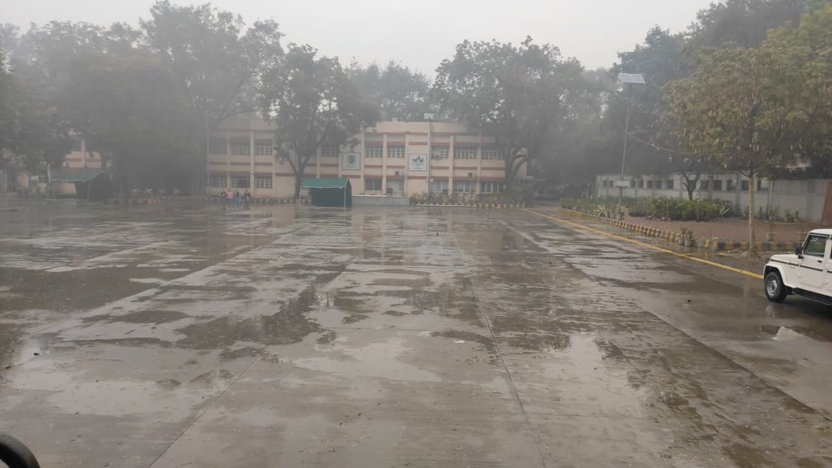 solanki_kunika's tweet photo. Bye Bye Delhi👋👋 Kahi Kisi Choti Si Jeb Me..Kai Hazaro Yaad Bhar Chale...Aaye The Ham Musafir...Kisi Nayi Dagar..Ab...Chate Chate Dekho Ham Fir Aapne Kashbe Chale❤️🙂 #KafilaMusafiroKa #DandiSeDelhi #SoltToSoftWare #JawaYezdiMotorcycles https://t.co/I8zmWG4r8z