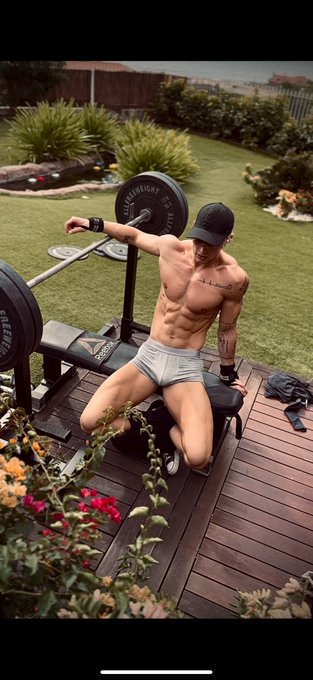 Morning hustle 💦 Retweet if you want me to post the video content 💪😏 https://t.co/bin3o0dEPy