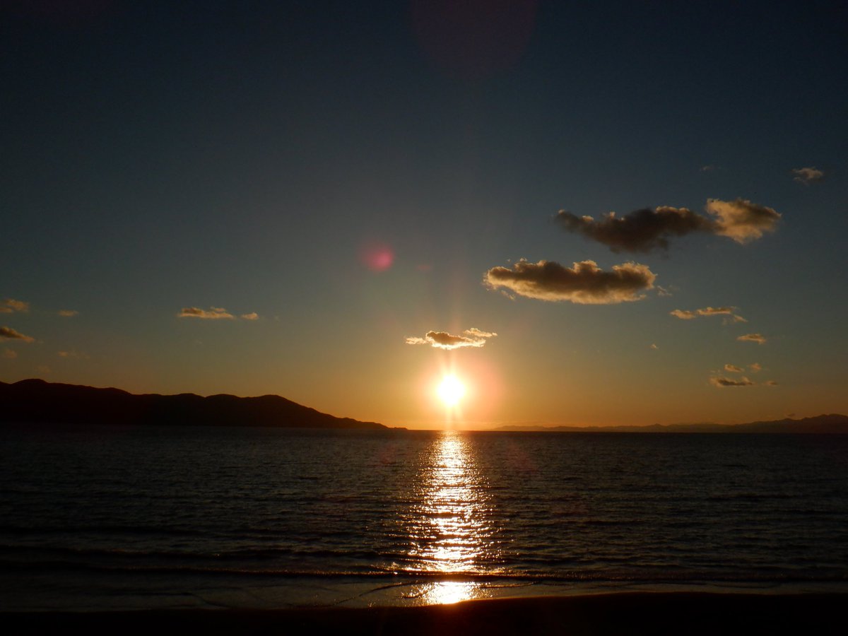 float_fuji_sup's tweet photo. 青い空、白い雲、透き通った水💧
#風をやます女vol6 #海 #自然 #風 #水 #空 #夕日 #ocean #nature #nspwingfoilboard #nspwing #wind #float_fuji_sup #swimming #paddling #sunset #waterlovers https://t.co/94iLfUmvka