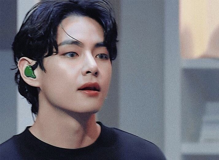 Taehyungimpact's tweet photo. This taehyung and his deep voice is the hottest 🫠 https://t.co/mW7xKeW0XS