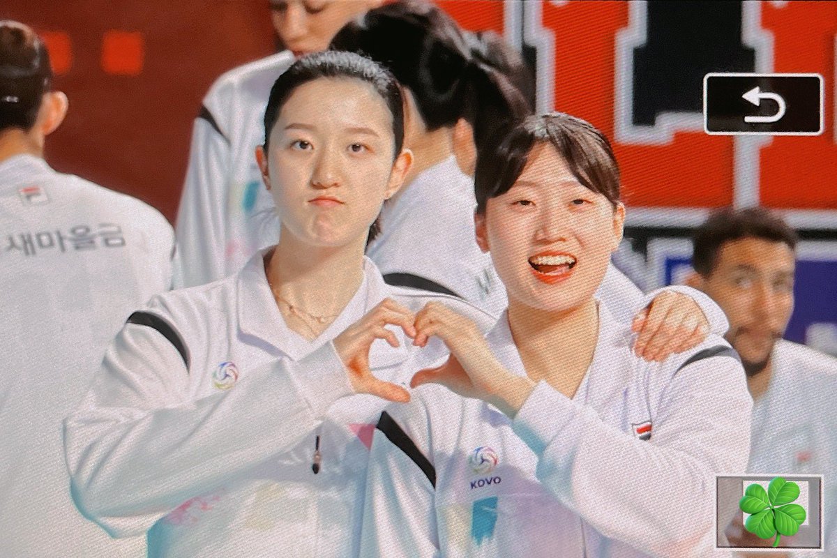 _mongg15's tweet photo. 귀요미들아ㅠㅠㅠㅠㅠ #이다현 #권민지 https://t.co/EWs2dzlaIq
