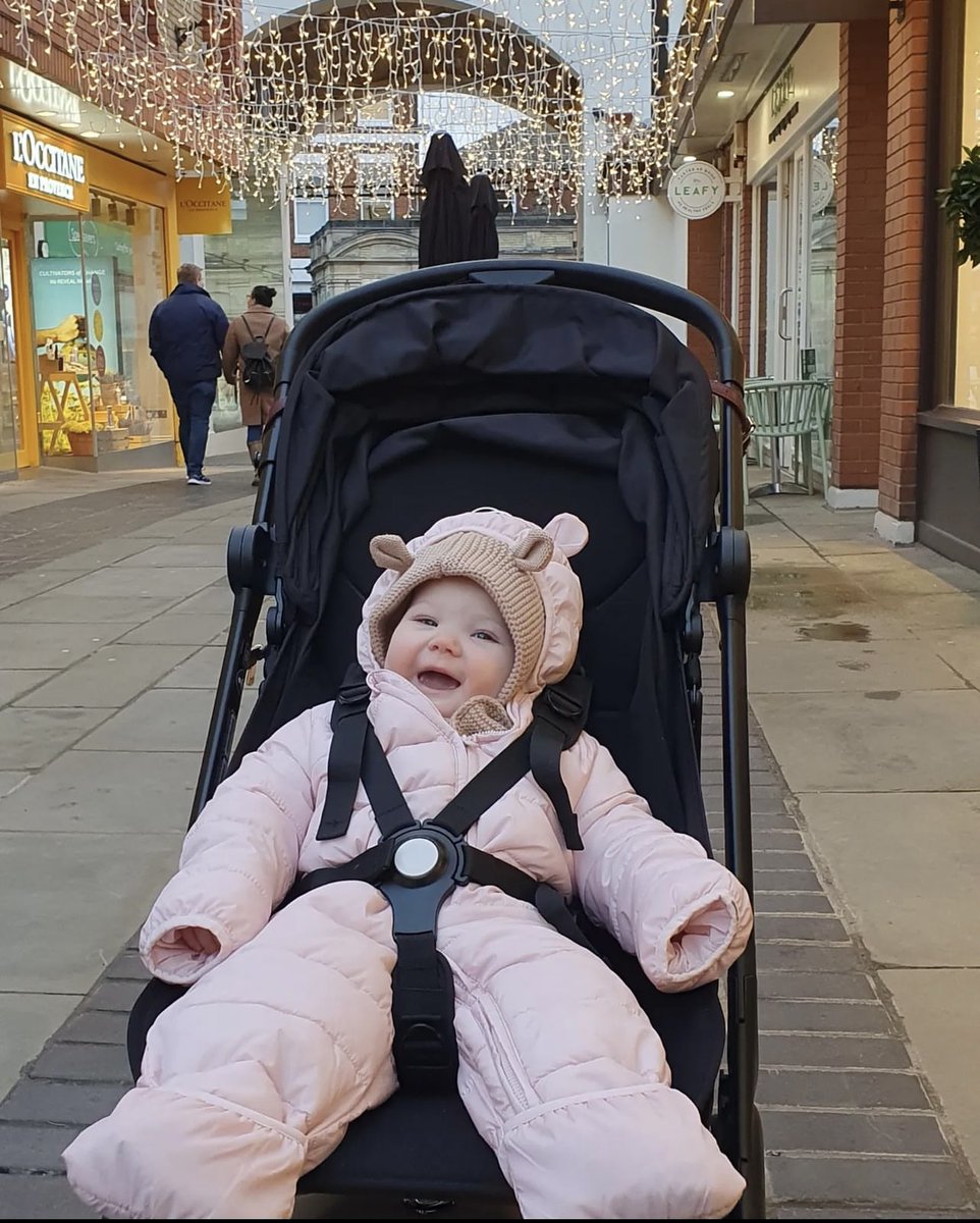 UKGap's tweet image. Keep your little ones as snug as a bug! A chilly Sunday stroll calls for a super cosy snowsuit, and we’ve got just the thing! ❄️

📸 @thekimmiebaby

Shop our baby snowsuits: bddy.me/3XJJhCX