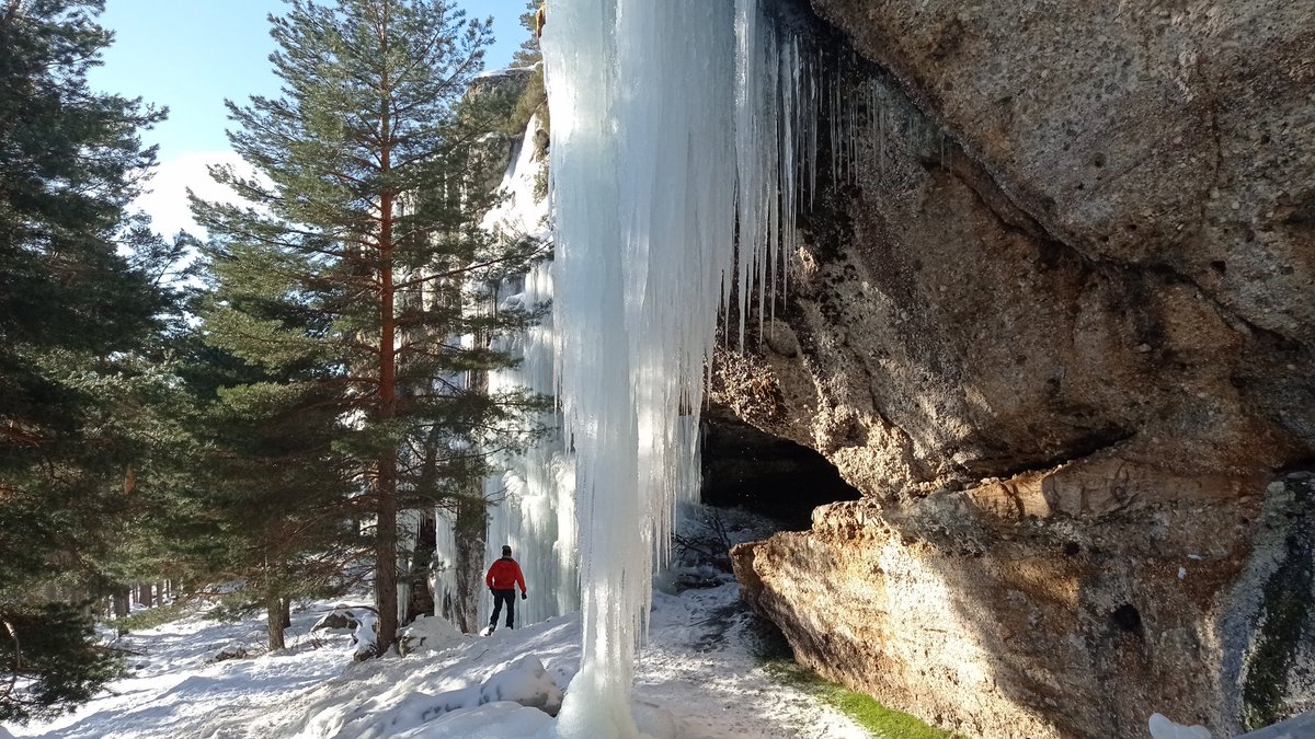 meteoduruelo's tweet photo. Espectaculares cascadas de hielo, ahora, en Regumiel de la Sierra, Burgos.
Mucho frío en las Sierras de Neila y Urbión.
@HimarGonzalez @tiempobrasero @Tiempo_Mercedes @lasextameteo @fcocachometeo @slaplana_tve @agomezmeteo_tve @ElTiempo_tve @marcredondo @CyLesVida @mbarreiro_tve https://t.co/lfQ8YLDkCy