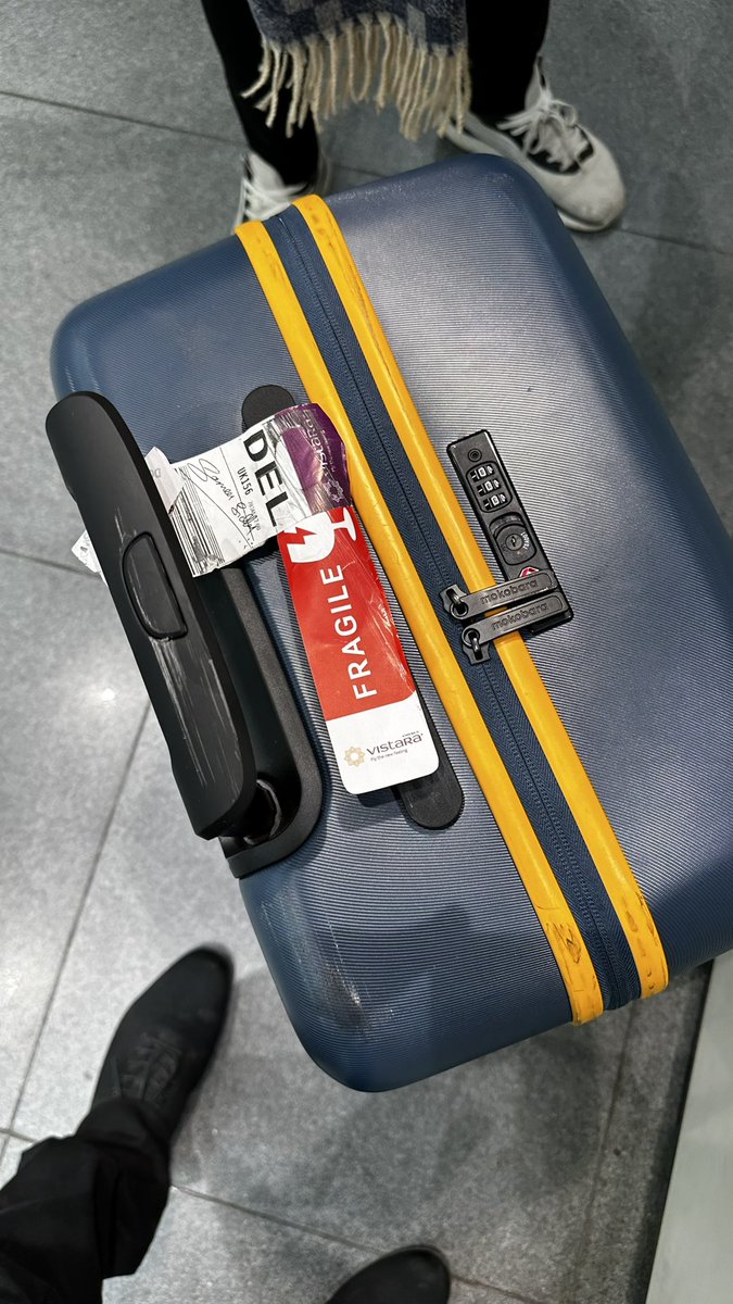 adv_sam_2801's tweet photo. Dear @airvistara really saddened to see the treatment to my fragile package! Filthy treatment given by your staff to the expensive suitcases was unanticipated. Expect a law suit soon! https://t.co/ww00aq2AxK