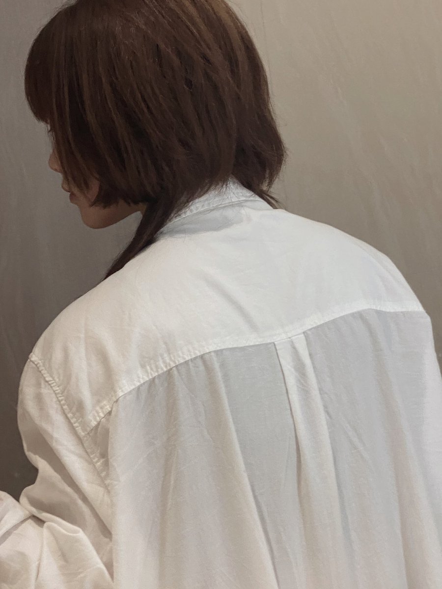 เห็นมีคนถามมาเยอะว่าบอกช่างว่าทรงอะไร แต่ตอนตัดสิคก็ไม่มีชื่อทรงบอกช่างเหมือนกัน แบบเอาชั้นๆลึกๆอ่ะค่ะ เหลือกระจุกนี้ไว้5555555 ใครรู้ว่านี่คือชื่อทรงอะไรก็มาบอกๆกันได้นะคะ ขอโทษที่บ่ได้เซ็ทผมก่อนมาถ่าย