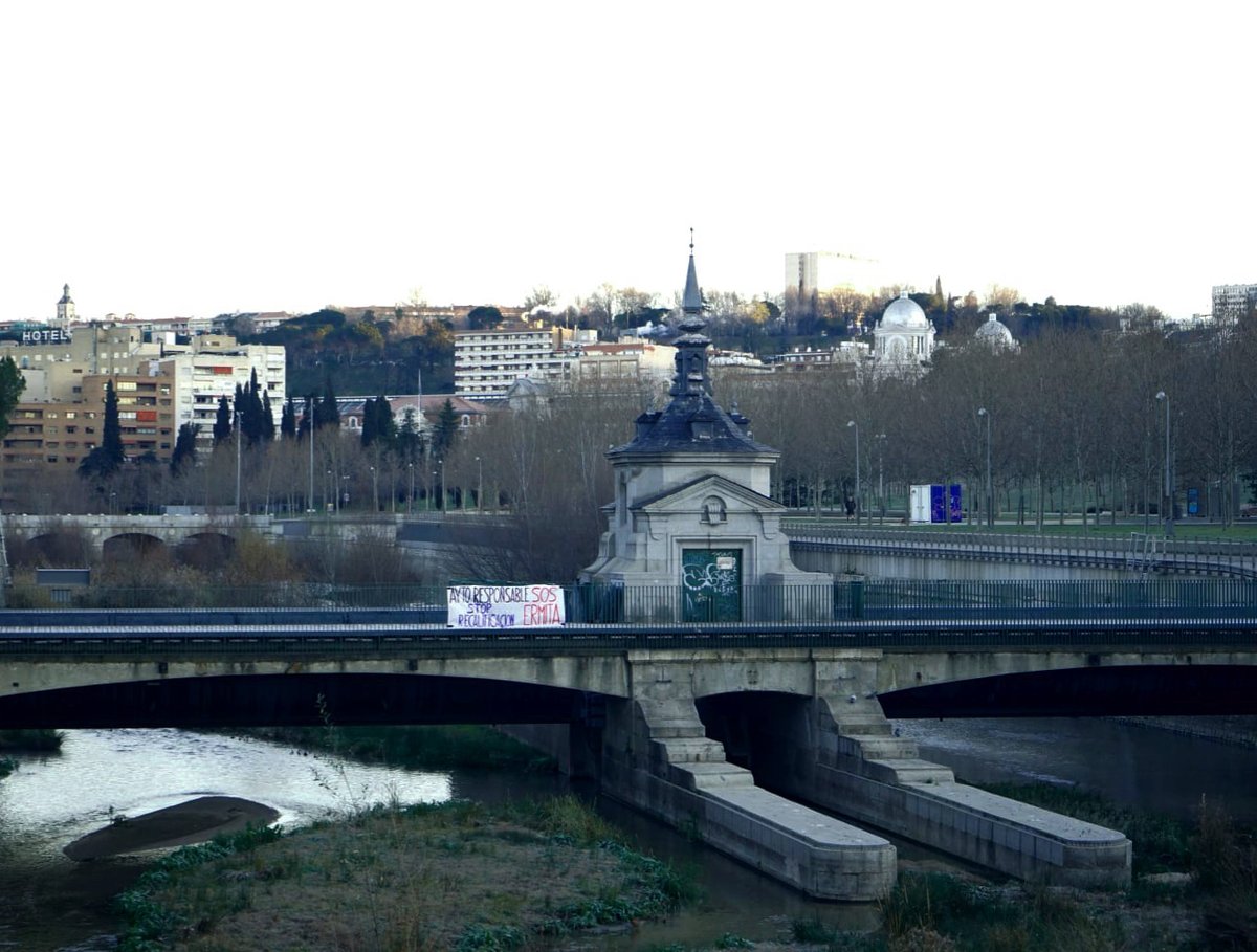 PelotazoErmita's tweet photo. En las presas 5 y 6 de Madrid Río: STOP Recalificación. SOS Ermita, Ayuntamiento Responsable. #AlmeidaEspecula No al #PelotazoErmita https://t.co/ozR69wyYDP