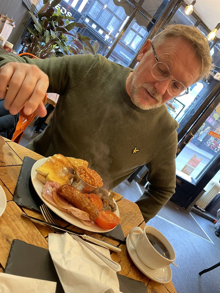 Birthday treat number 1 <a href="/CafeOnTheCop/">Cafe On The Cop</a> done us proud with amazing breakfast (open until 3pm today!!). <a href="/theatresevern/">theatresevern</a> later to see <a href="/martyn_joseph/">Martyn Joseph</a> we love #Independent #Shrewsbury