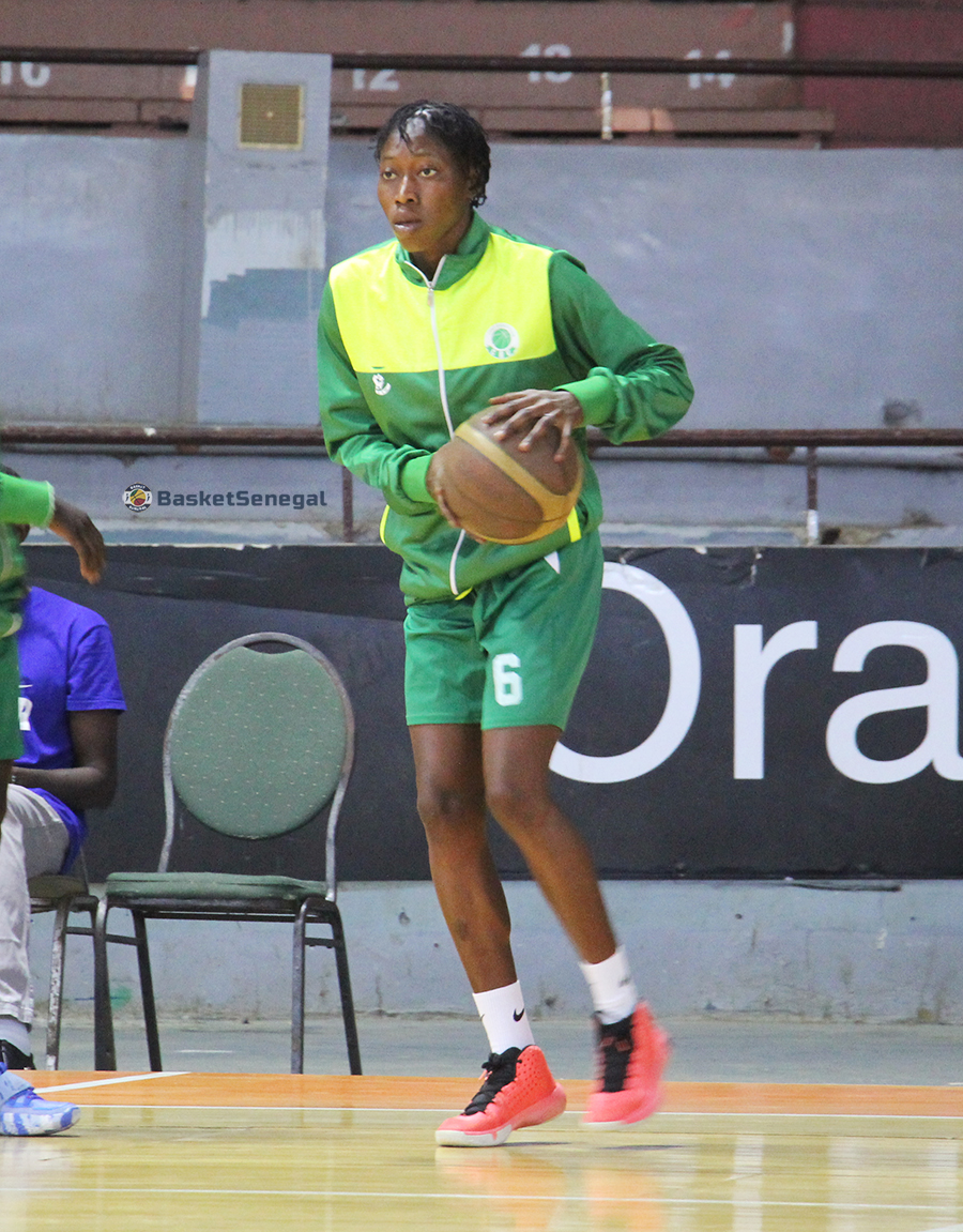Basket_Senegal's tweet photo. #n1feminin
Ville de Dakar et CEMT à l'échauffement 🏀

#basketsenegal #mariusndiaye #cemt #ascvd https://t.co/srDsy6aJpZ