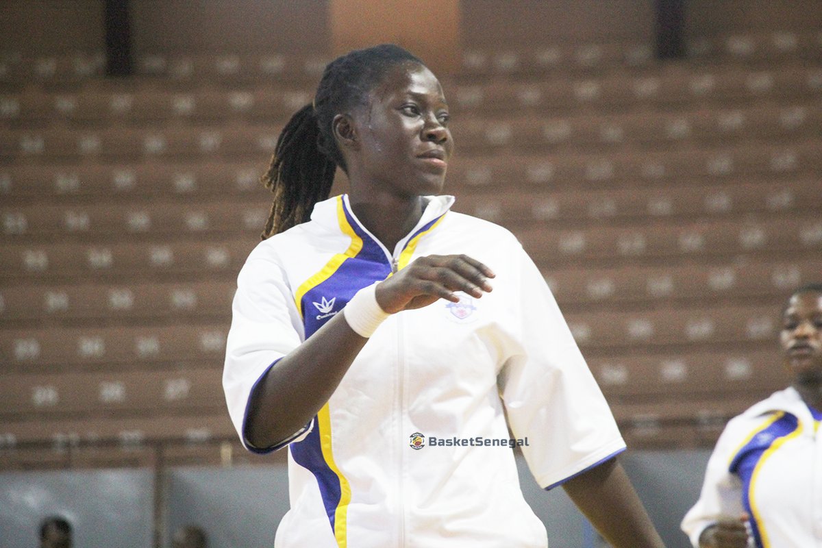 Basket_Senegal's tweet photo. #n1feminin
Ville de Dakar et CEMT à l'échauffement 🏀

#basketsenegal #mariusndiaye #cemt #ascvd https://t.co/srDsy6aJpZ