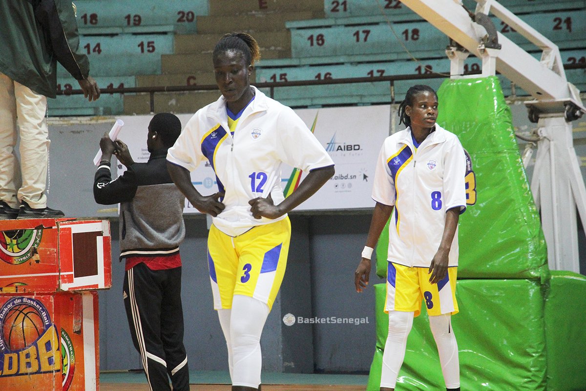 Basket_Senegal's tweet photo. #n1feminin
Ville de Dakar et CEMT à l'échauffement 🏀

#basketsenegal #mariusndiaye #cemt #ascvd https://t.co/srDsy6aJpZ