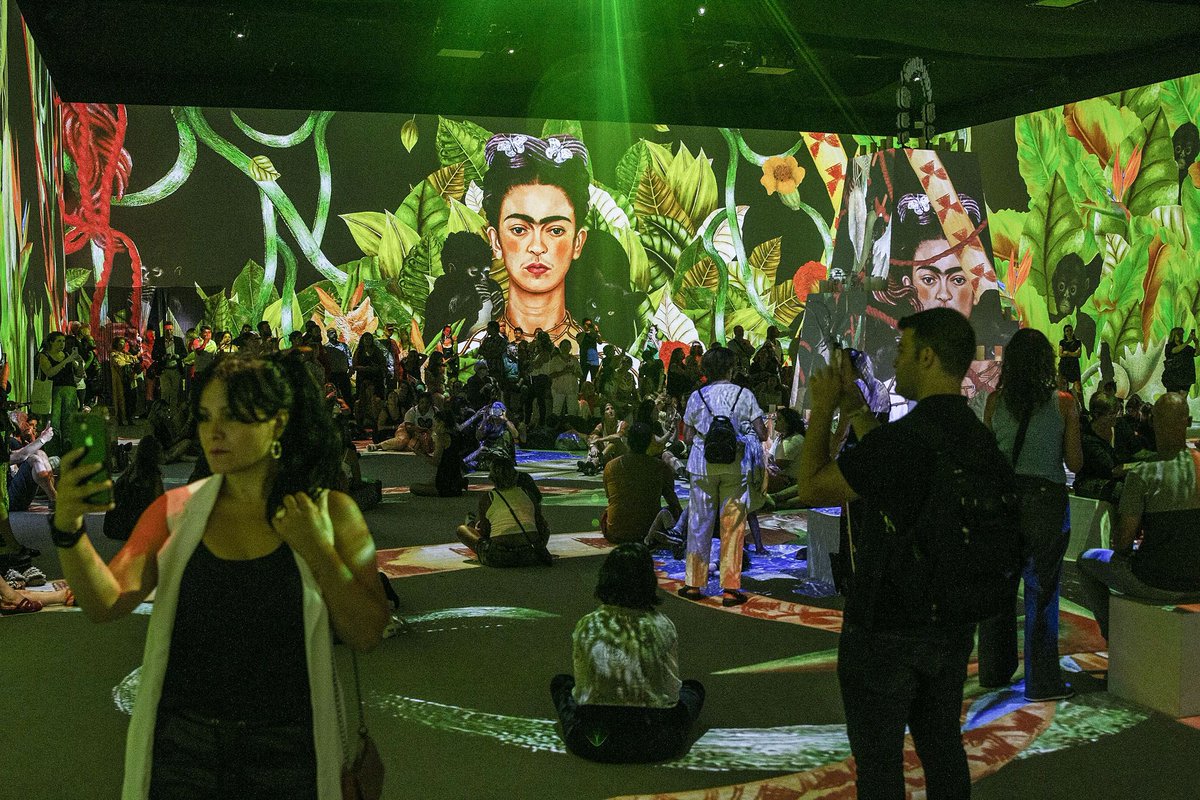 cchatruc's tweet photo. Experiencias #inmersivas: ¿el #futuro del #arte? El auge global de las #muestras con imágenes envolventes atrae nuevos públicos y provoca debates sobre su calidad. Mi columna de hoy en #ElBerlinés https://t.co/oEFeJysWsS #art #inmersiveart #inmersiveexperience https://t.co/U5wdRxhpD6