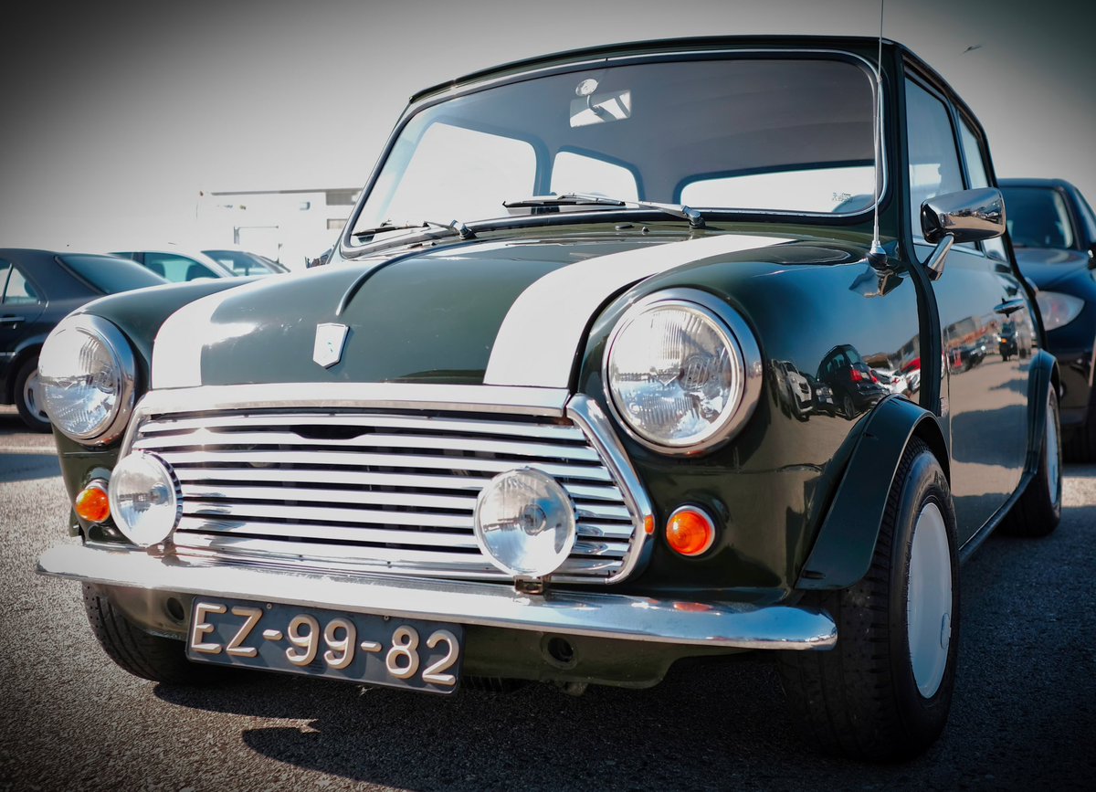 DreamCar #classicmini #classicminis #classiccars #austinmini #austinminicooper #miniclub #streetphotography #street  #streetstyle #streetphotographer #streetislife #myfujilove #myfujifilm #fujixpro2 #fuji35mm #fujinon35mm #fujinon35mmf14 #fujix_series #fujifilmcolors