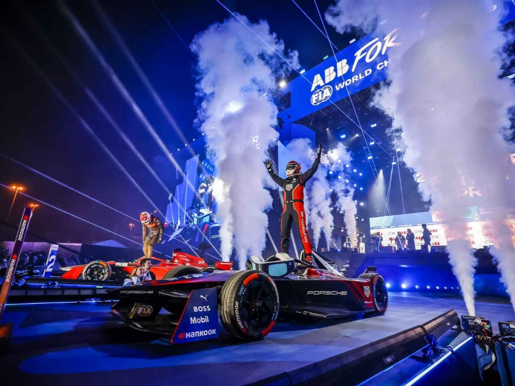 Formel E Diriyah: Pascal Wehrlein mit starkem Doppelsieg in Diriyah

speed-magazin.de/formel/news/fo…

#FormulaE #Porsche #DiriyahEPrix #Porsche99XElectric