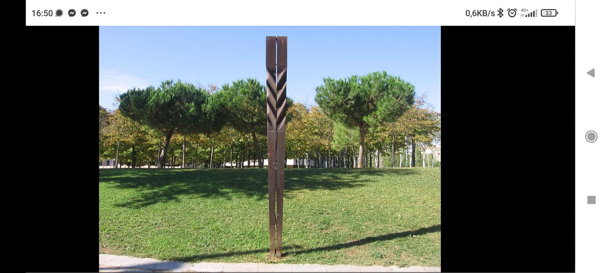 Fotos d'una com'panya. Les 4 primeres fotos son abans de Colau, les 4 següents època Colau, per on passa Atila Colau no torna a créixer l'herba. Parc Estació del Nord, s'han gastat 1.500.000€ en fer aixó són uns ecofarsants de manual