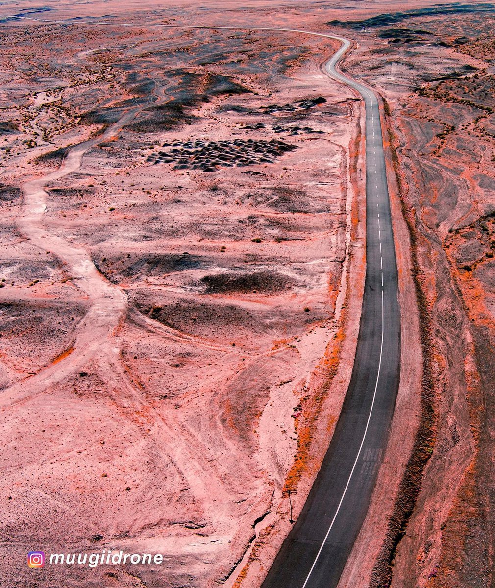 Өнгөрсөн жил уул руугаа засмал замтай болсон. Дугуйтайгаа давхихад ч янзын даа👍Сайхан зураг буулгаж🙏