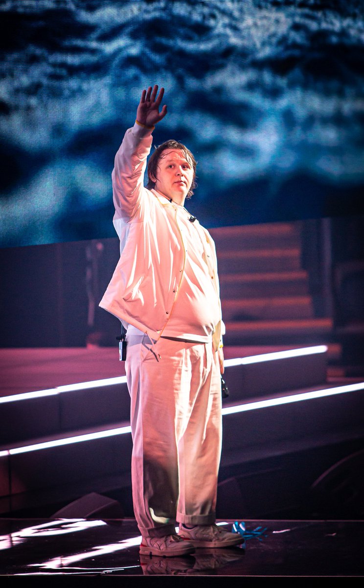 pdicko67's tweet photo. Well what an uplifting evening shared with a full house at @nottinghamarena on Friday night with @LewisCapaldi
📷📷❤
One particularly emotional moment. ❤
Some gigs are such a joy to photograph. #lewiscapalditour #nottinghamarena #brokenbydesiretobeheavenlysent https://t.co/dV2gorVV6Y