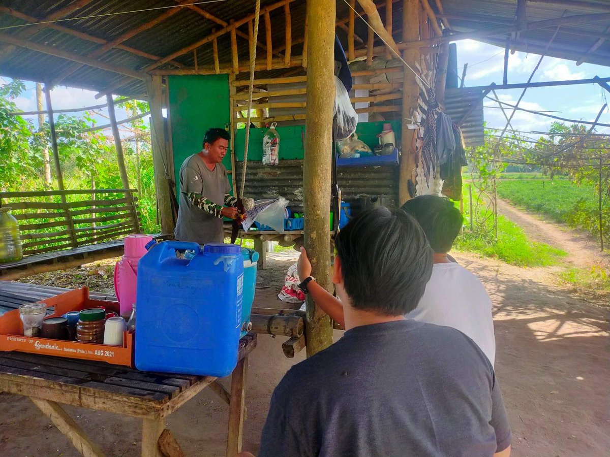 papelphs's tweet photo. 'SIGURO HINDI TOTOO NA WALANG SUPPLY [NG SIBUYAS]... SIGURO TINATAGO LANG NILA'

TIGNAN: Nagtungo ang PAPEL sa mga magsasaka ng Pampanga bilang preparasyon sa darating na Foundation Day sa Feb 6-7. 

#MakiPAPEL
#SupportLocalProduction https://t.co/U8LvFB2VFx
