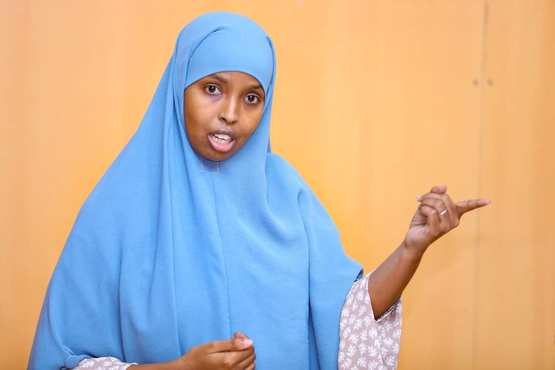 shafici_ibrahim's tweet photo. It was a very interesting lecture on "Effective communication skills", given by @Nasra_Bakaal to students of journalism and communication @MogUniver.
Many thanks to Bakaal. https://t.co/billGii3Yf