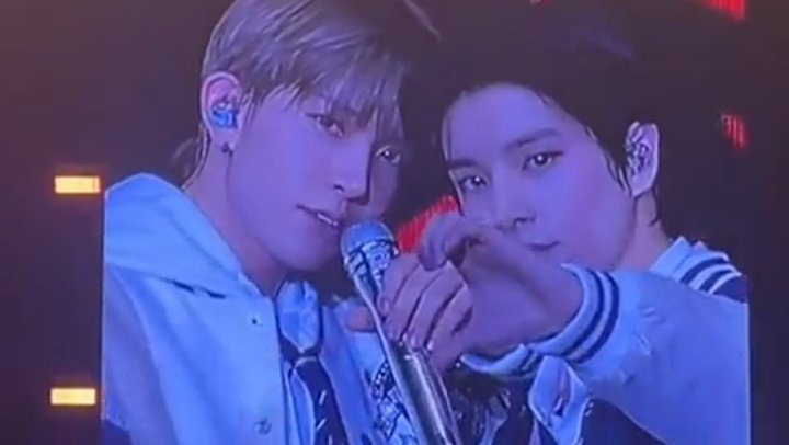 HJ25th's tweet photo. ramyeonz's heart photo sequence.
#heeseung #jake https://t.co/McJY0loBE4
