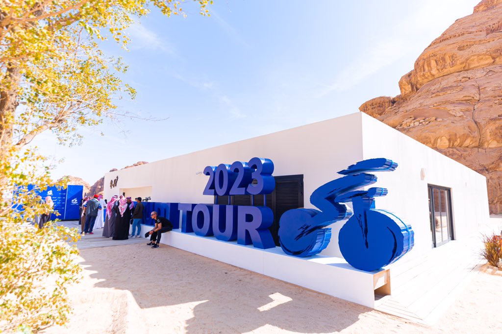 mosgovsa's tweet photo. 🎙️| بـــعد قليل .. المؤتمر الصحفي الخاص بـ #طواف_السعودية2023 🚴‍♂️

🎙️| Soon .. the press conference of the #SaudiTour https://t.co/db9jJS8Epz