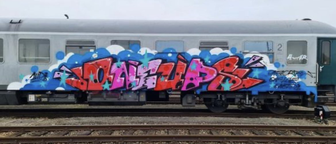 doeleano's tweet photo. #ONEUPS #1UP #Graffiti #Train https://t.co/RHZToqW0ZQ