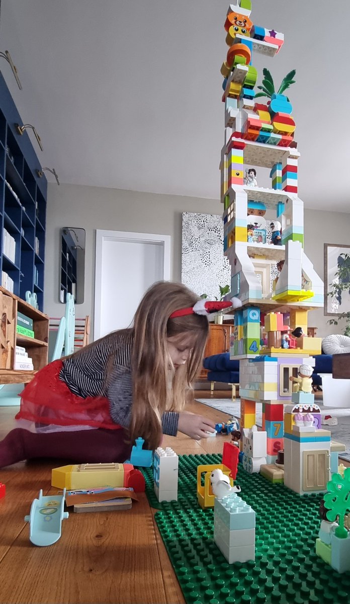 mfwArt's tweet photo. A day off making art and making Duplo towers instead. Can't lie, these colourful bricks still entertain and inspire me!

#lego #legotower #duplo #duplotower #HBARbarians https://t.co/WYwYG4QcxI
