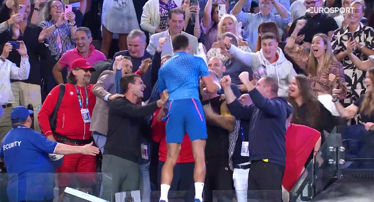 josemorgado's tweet photo. Djokovic very, very emotional. https://t.co/yrsAuR96mz