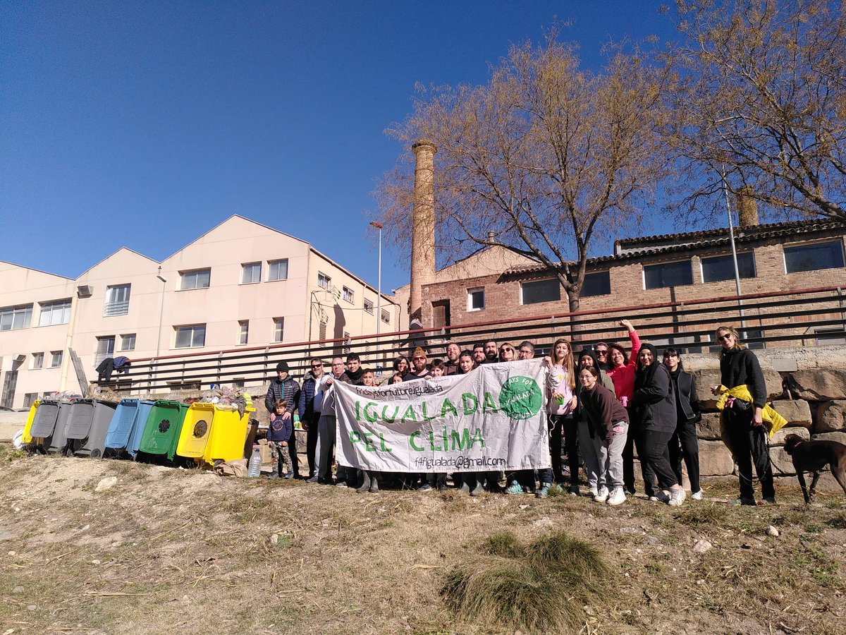 PelClima's tweet photo. 👉🏽 Guardeu-vos el 2️⃣6️⃣ de març, farem una gran festa al riu per reivindicar-lo 🎉🎉🎉

👉🏽 Moltes gràcies a totes les persones que heu vingut 🙌🏽🙏🏽

#plogging #noesbiodegradable #stopwetwipes #loriuesvida #keepyourspotclean #stoptovalloletesalvàter #stoptovalloletess #riuanoiaviu https://t.co/AQq7AO3ToK