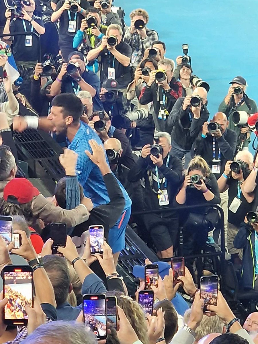 ozmo_sasa's tweet photo. It means a lot. Full circle in a year, what an incredible story! #Djokovic #AustralianOpen https://t.co/Dih3MrBgix