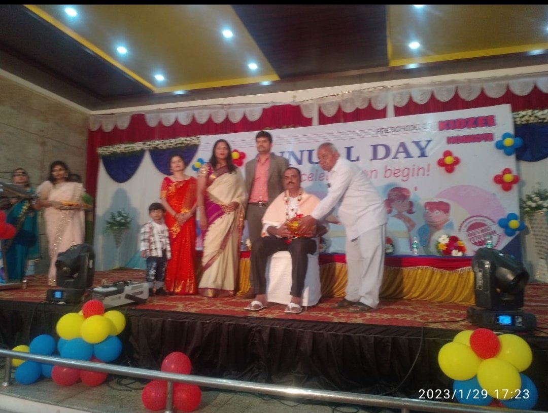 Rajbjp41's tweet photo. ಹೊಸಕೋಟೆ ನಗರಸಭೆ ವ್ಯಾಪ್ತಿಯ ಕಿಡ್‌ಜಿ(KIDZEE) ಶಾಲೆಯ ವಾರ್ಷಿಕೋತ್ಸವದ ಕಾರ್ಯಕ್ರಮದಲ್ಲಿ ಪಾಲ್ಗೊಂಡ ಸಂದರ್ಭ🌹🇮🇳🌹 https://t.co/3WPN9K8X2u