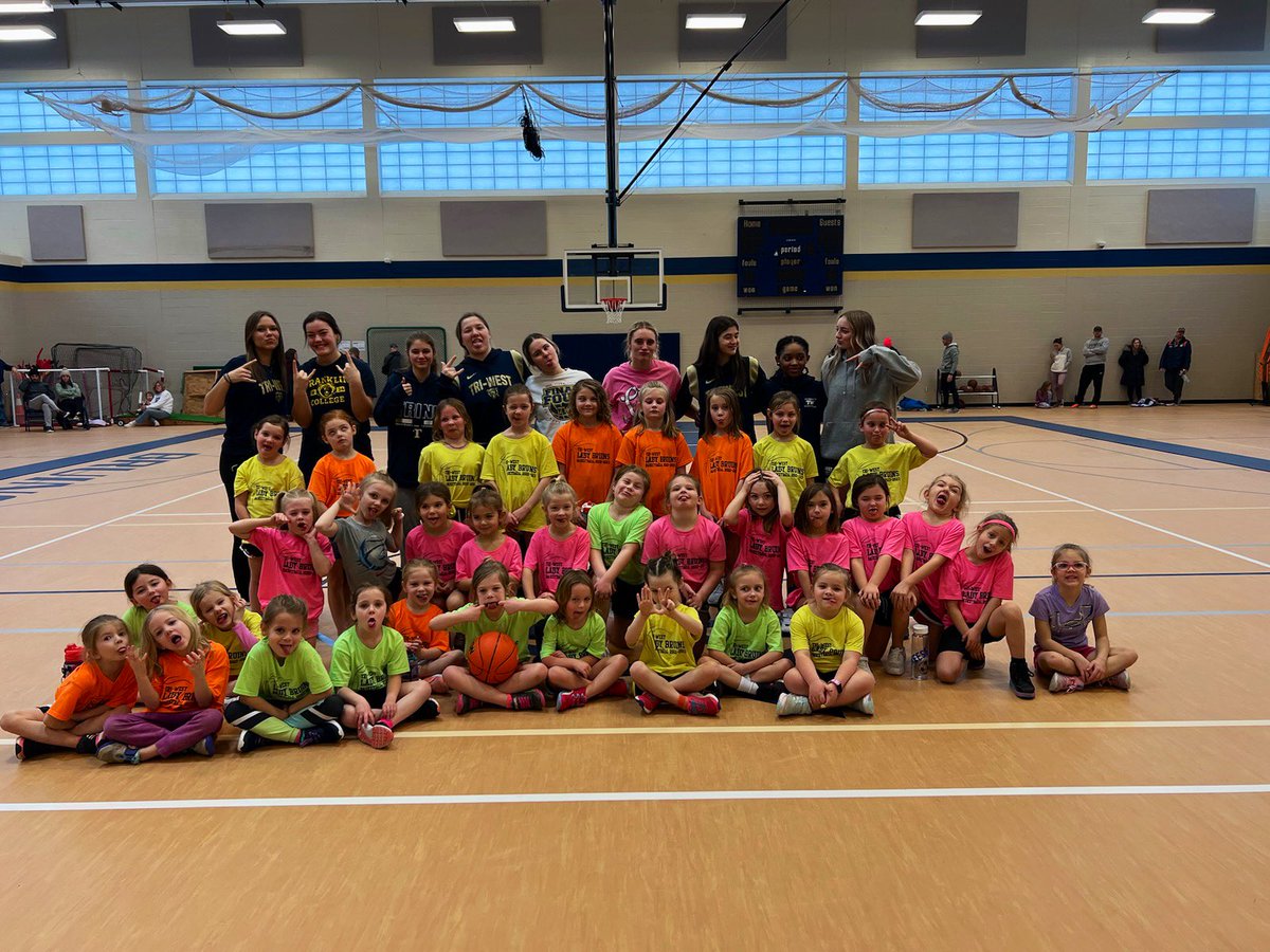 TriWestGBB's tweet photo. Great day in the gym with our little hoopers yesterday morning!! It’s been fun getting in the gym and building up the youth! #WIN https://t.co/wBfpHmRZVQ