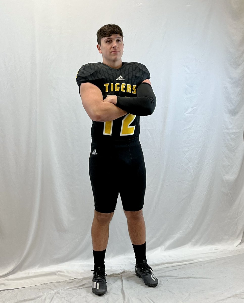 Excited to announce that I will be continuing my academic and athletic career at FHSU! This wouldn’t be possible without my family, teammates, coaches, and friends support throughout my high school career! Go Tigers!🐯 #DefendTheFort @CoachDudleyFHSU @HCFHSUFB @OWFootball