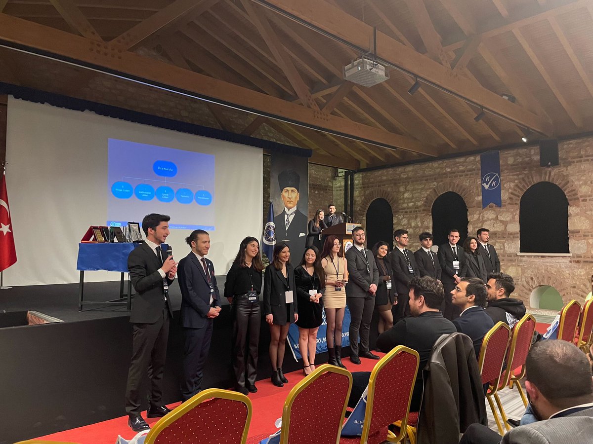 Kalite ve Verimlilik Kulübü olarak dolu dolu geçirdiğimiz 25 yılı kulübümüze tüm emek vermiş, iz bırakmış mezunlarımızla beraber 18 Ocak’ta gerçekleştirdiğimiz 25. Yıl Özel Lansmanı’nda kutladık. Mezunlarımızla birlikte geçmişten bugüne KVK’yı tekrardan gördük.