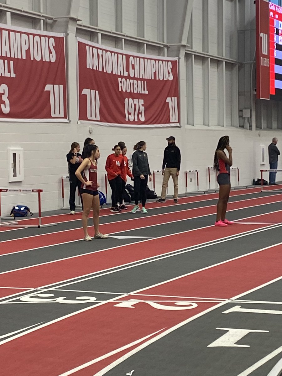 Running events getting lined up at Wittenberg HA open beginning with the girls 4x200. Results <a href="/OHMileSplit/">MileSplit Ohio</a> <a href="/Finishtiming/">Finishtiming</a>