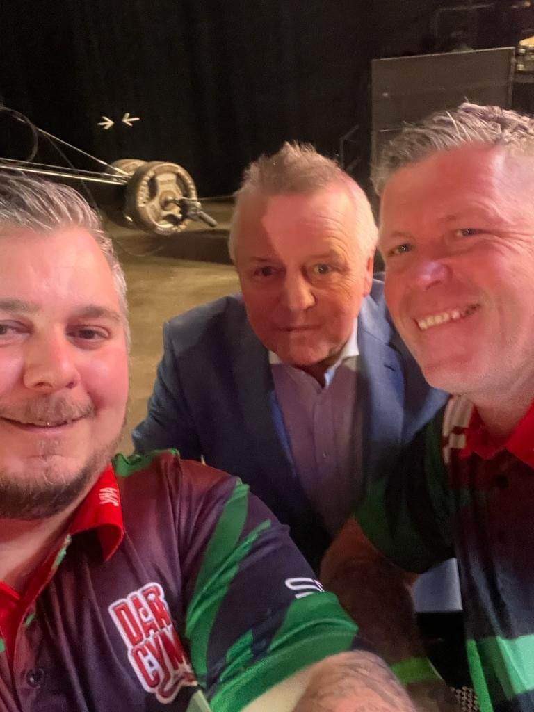 Amazing feeling to see the #DartsCymru shirt on show at the Masters this weekend!

To get yours &amp; show your support for 🏴󠁧󠁢󠁷󠁬󠁳󠁿 darts at future events…drop me a DM. 

🎯🏴󠁧󠁢󠁷󠁬󠁳󠁿👕