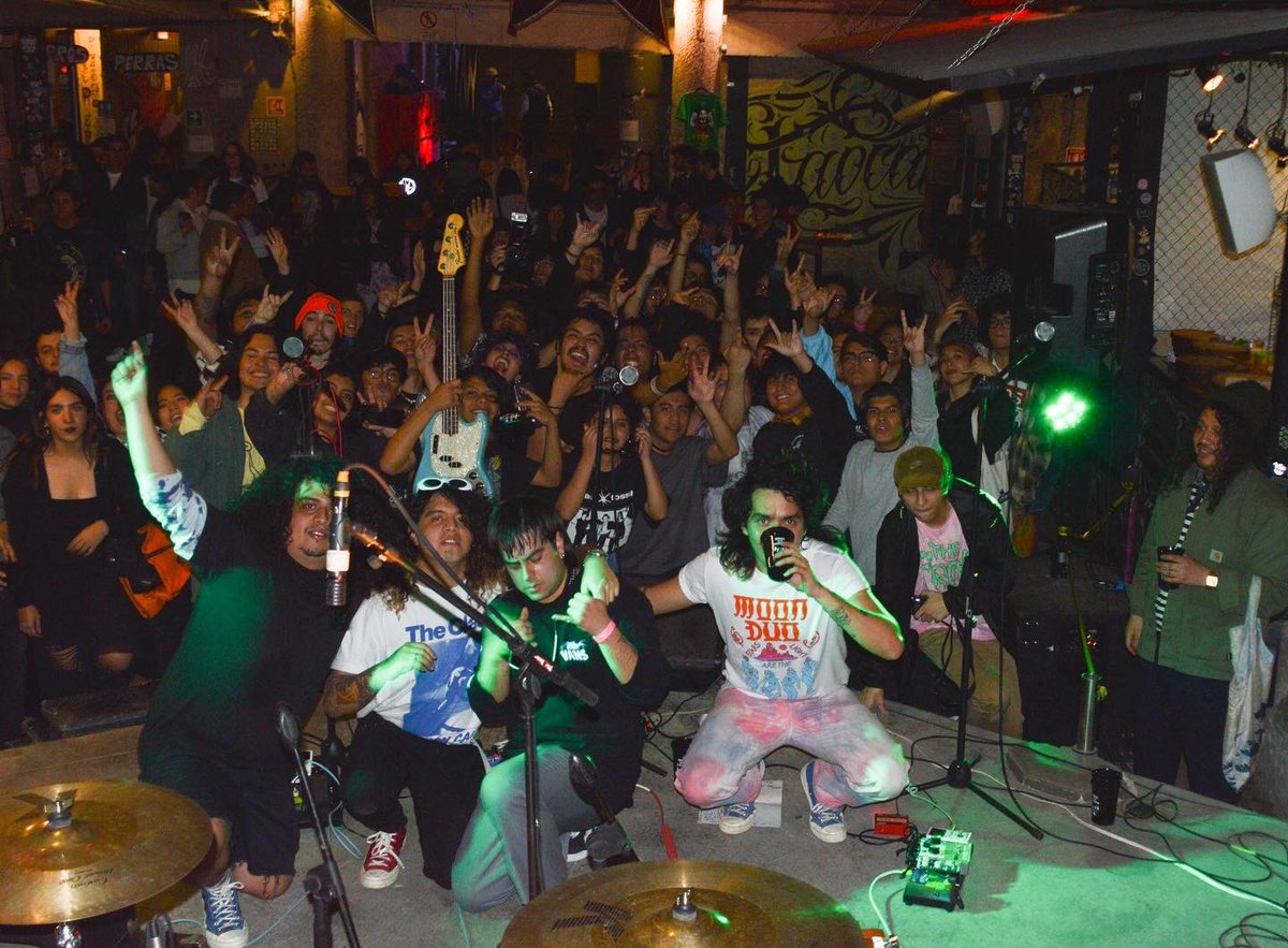 Gracias a todxs por el primer show del 2023 💗🔥✨🫶🏻