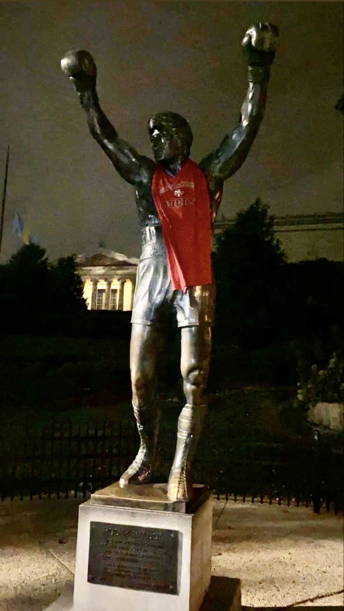 dj_ducci's tweet photo. Bang Bang Niner Gang! It’s game day!

The Niner Faithful of course had to ratchet the intensity up even more by dressing up the Rocky statue with San Francisco 49ers colors! 

Let’s go! It’s our time! 

#gameday #49ers #nfcchampionship #rocky @ButcherBoy415  @BontaHill https://t.co/y82gjQkaTC