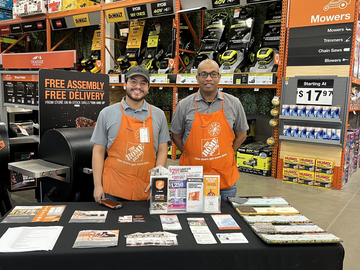 Our Associates driving leads rain ☔️ or shine ☀️! <a href="/Ramona_Coleman_/">Ramona_ColemanHD</a> @Sarahisthebomb_ <a href="/smitty04/">Angela Bajek</a>