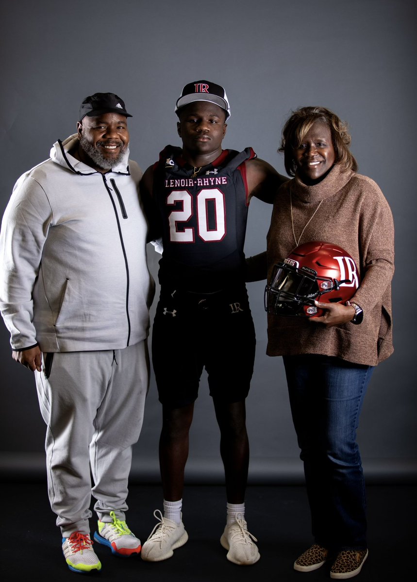 110% committed!!!  #AGTG 🔴⚫️🐻Blessed to be a Bear! 864 to 828
@CoachHornsby_LR
@Coach_Cadilla
<a href="/coach_mjacobs/">Mike Jacobs</a>
@LRBearsFootbal <a href="/eastsidefbsc/">EHSEagleFootball</a>       <a href="/YoureNextTrain1/">Y. N. T. 🤘🏿🤘🏾🤘🏼</a>  <a href="/HighSchoolBlitz/">High School Blitz</a>
