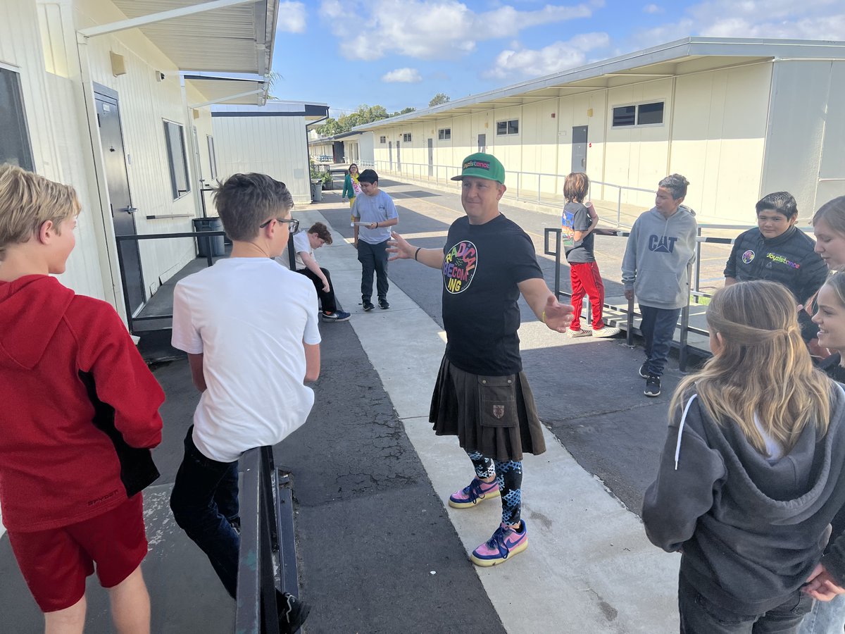 #DesignCamp 3D Virtual Art session was a success thanks to the STUDENT SUPERSTARS who demonstrated and taught attendees how to create beautiful art on Tiltbrush. Special thanks to <a href="/ericchagala/">Eric Chagala</a> &amp; <a href="/mattdoyle171/">Matt Doyle, Ed.D. </a> for supporting the vision of our VR lab &amp; coming to learn from the Ss.