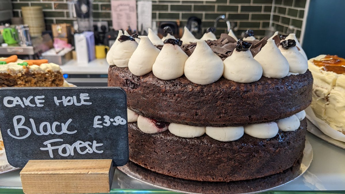 VeganOlive1's tweet photo. #Vegan cakes at #WildRoot ๐ฏ #Vegan cafe at #Halsall...๐๐๐๐ป #Veganfood ..This is an amazing place for some of the best #Vegan food #Itseasy2bvegan #Veganuary2023 #Veganuary https://t.co/DWcPnUIKqS