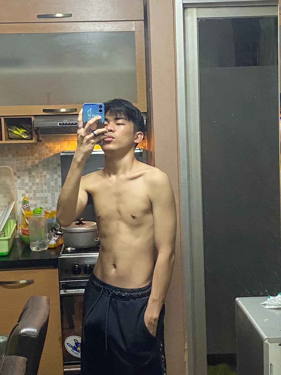 NKhunprad's tweet photo. Udh upload video baru ya ayang
Kamera burem maap wkwkkw https://t.co/rDOpK4BGk8