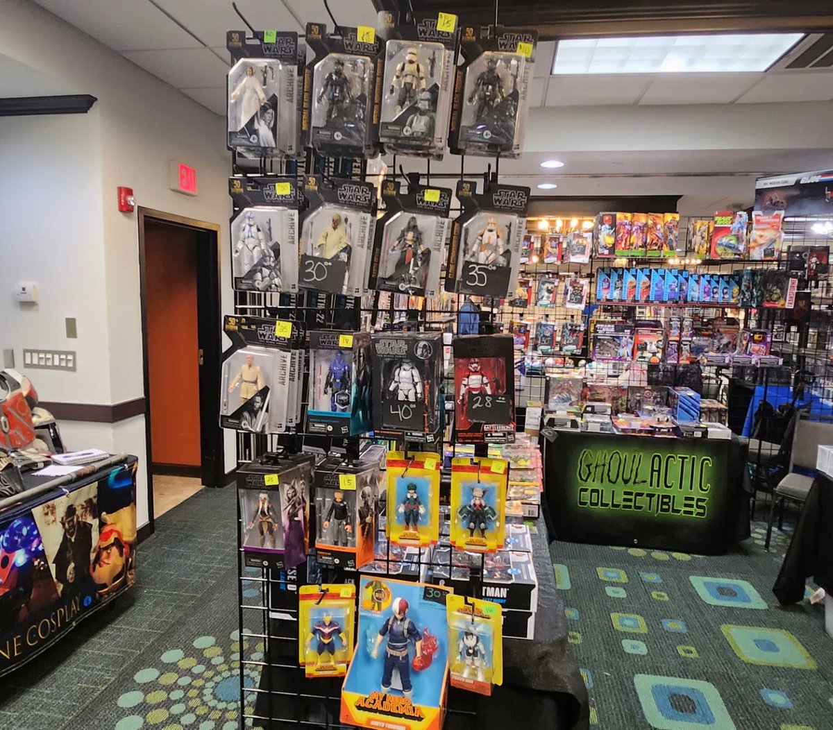 GhoulacticC's tweet photo. Here for day #2 of Super Mini Con. Brave the cold temps and come out to see us. https://t.co/8aPDUM9id8
